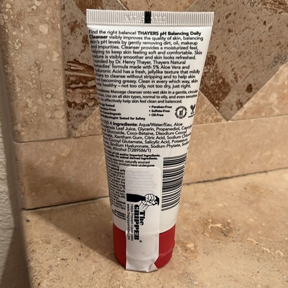 Thayers PH Balancing Daily Cleanser + Aloe NEW - Picture 2 of 3